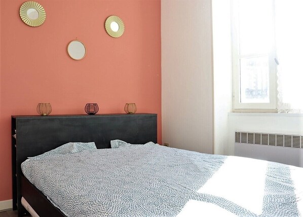 1 makuuhuone, työpöytä, silitysrauta/-lauta, ilmainen Wi-Fi