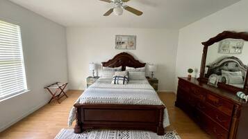 4 bedrooms, iron/ironing board, WiFi, bed sheets
