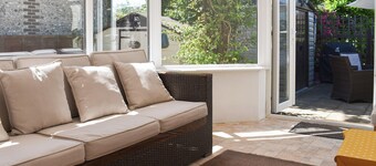 2 bedroom accommodation in Clanfield, near Petersfield