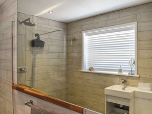 Towels - 2 bedroom accommodation in Clanfield, near Petersfield (Clanfield, near Petersfield)
