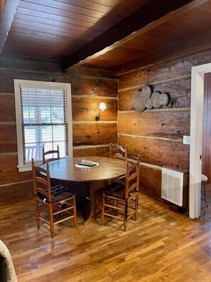 Dining - Cabin 2 - 1 Bedroom Cabin with Campbell Creek view in Pioneer Village (Maggie Valley)