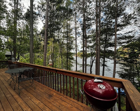 Outdoor dining. Lost on the Lake-Cozy Cottage with a Lakeview