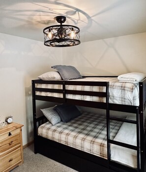 2 habitaciones, tabla de planchar con plancha y wifi gratis 