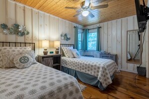 5 habitaciones, tabla de planchar con plancha, wifi y ropa de cama 