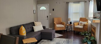 Clean, quiet and perfectly located in the city.  Near downtown.