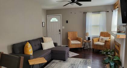 Clean, quiet and perfectly located in the city. Near downtown.