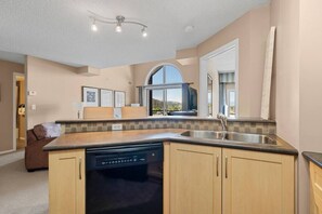 Interior - Hart of it All | Top Floor | Pool | Hot Tub | Gym (Invermere)