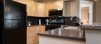 Lake Life Livin | Lake View | Pool | Hot Tub | Gym