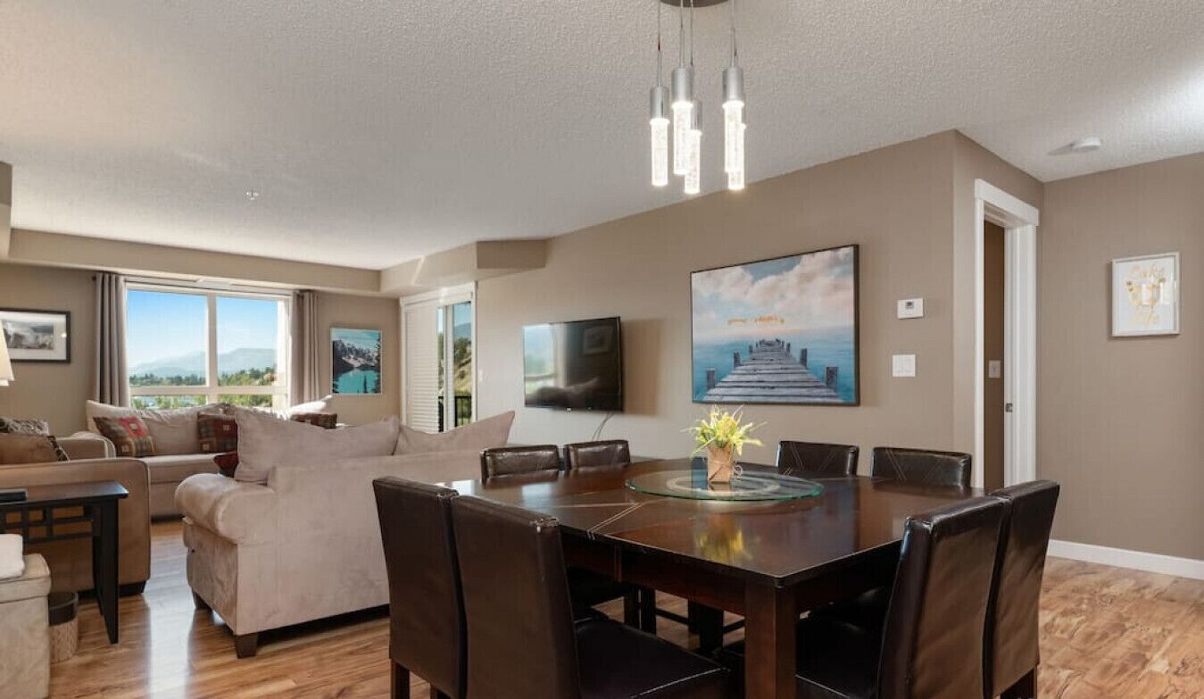 Lake Life Livin | Lake View | Pool | Hot Tub | Gym - Invermere