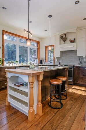 冰箱、微波炉、烤箱、炉灶