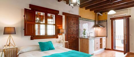 Estudio Terraza | Espacio para trabajar con un portátil y sistema de insonorización