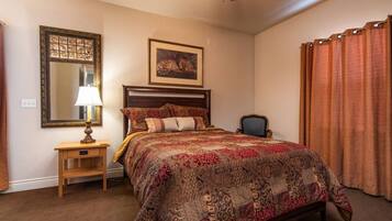 2 bedrooms, desk, iron/ironing board, WiFi