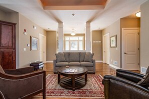 Interior - Two Bedroom Villa in the Heart of Branson! (Branson)