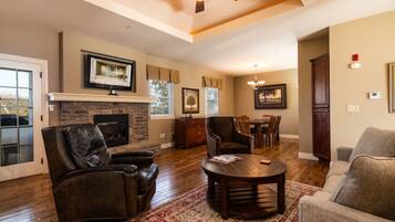 TV, fireplace