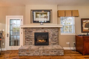 Interior - Two Bedroom Villa in the Heart of Branson! (Branson)