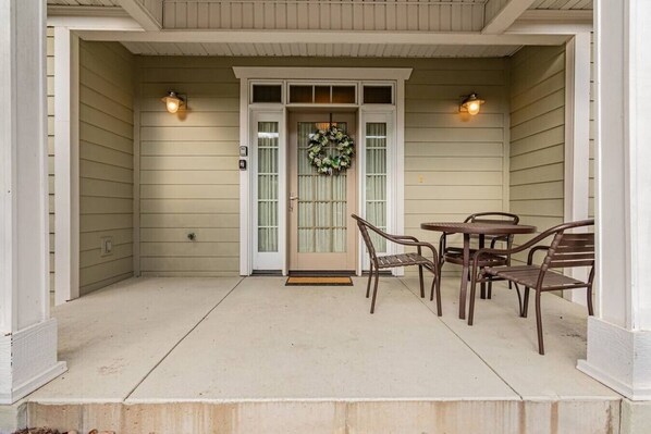 Outdoor dining - Two Bedroom Villa in the Heart of Branson! (Branson)
