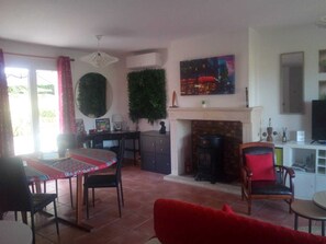 Smart TV, DVD player, books