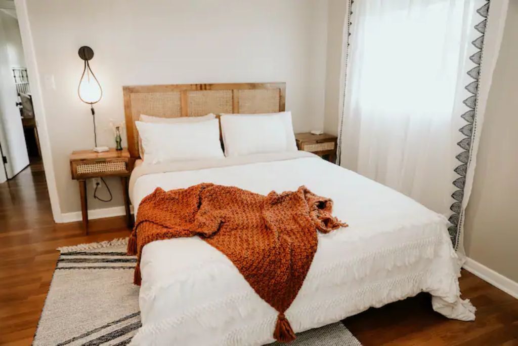 2 bedrooms, iron/ironing board, free WiFi, bed sheets