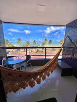 Premium-huoneisto, 1 keskisuuri parisänky ja vuodesohva, patio, merinäköala | Ylelliset vuodevaatteet, minibaari, yksilöllisesti sisustettu