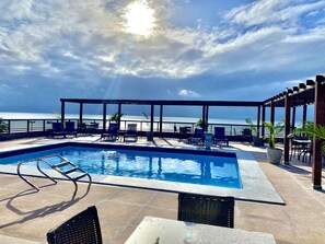 Outdoor pool, open 8:00 AM to 6:00 PM, pool umbrellas, sun loungers - MARINAS PRAIA FLAT (João Pessoa)