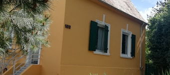 Haus am See im Naturschutzgebiet