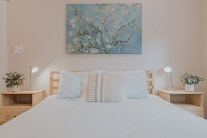 3 bedrooms, iron/ironing board, internet, bed sheets