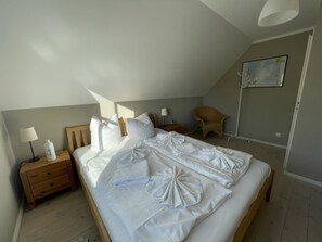 3 bedrooms, travel crib, free WiFi, bed sheets