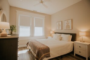 3 bedrooms, iron/ironing board, Internet, bed sheets - Zebulon by the Sea - 1.5 Blocks to Beach/Boardwalk (Ventnor City)
