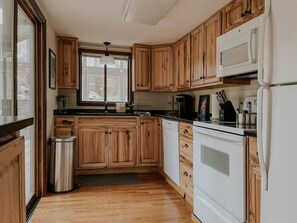 冰箱、微波炉、烤箱、炉灶