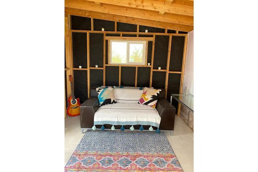 Sunburst House : Desert Chic Retreat - Joshua Tree, CA