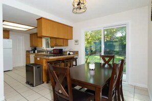 Fridge, microwave, oven, stovetop - Charming house in green heaven with pool table with lovely backyard (Oakhurst)