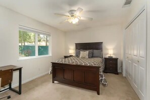 3 bedrooms, desk, iron/ironing board, travel cot