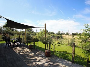Outdoor dining - 3 bedroom accommodation in Snargate (Snargate)