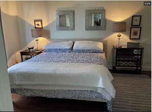 3 bedrooms, desk, iron/ironing board, free WiFi - 3/3.5 Furnished condo; 12-month rental- 1+ miles from beach. (Boca Raton)
