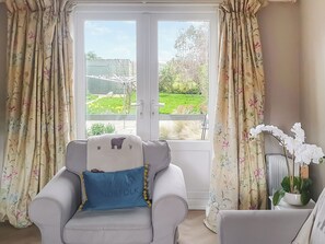 Unclassified image, 2 of 35, button - 3 bedroom accommodation in Docking, near Brancaster (Docking, near Brancaster)