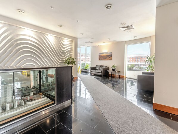 Lobby - 1 bedroom accommodation in Swansea (Swansea)