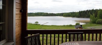 Upscale log villa by the lake + beach sauna