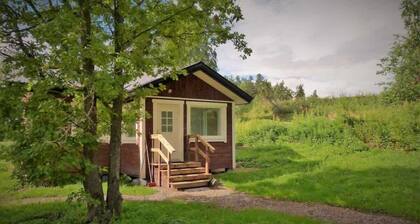 Cosy little studio by lake & shared lakeside Sauna