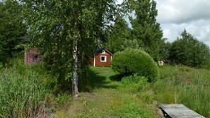 Property grounds - Cosy little studio by lake & shared lakeside Sauna (Koivisto)