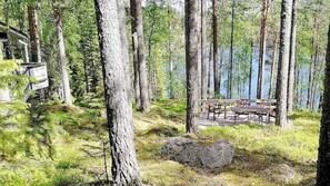 Outdoor dining - Silent, private cottage by lake,  sauna and boat (Orivesi)