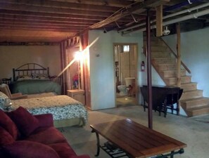 1 habitación, tabla de planchar con plancha y ropa de cama