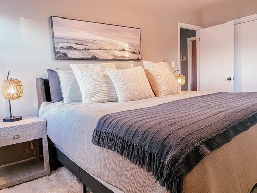 Newly updated 3 bedroom cottage with Solo Stove fire pit