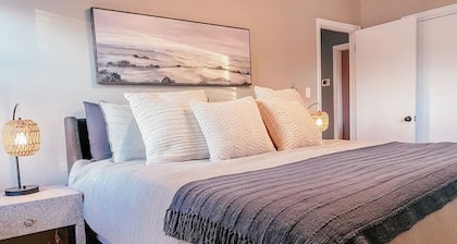 Newly updated 3 bedroom cottage with Solo Stove fire pit