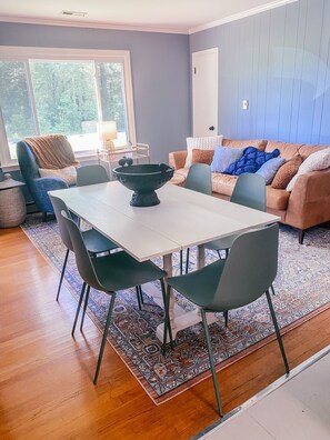 Dining - Newly updated 3 bedroom cottage with Solo Stove fire pit (Reedville)