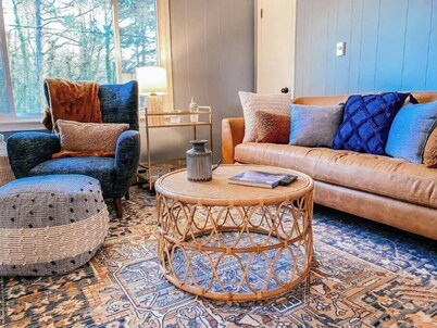 Newly updated 3 bedroom cottage with Solo Stove fire pit