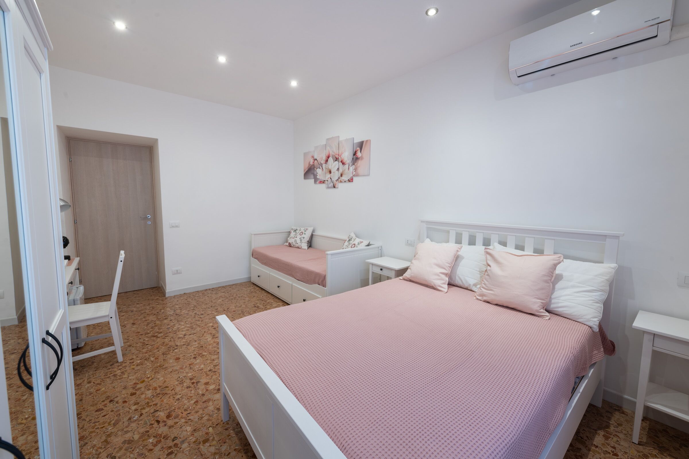 3 chambres, fer et planche à repasser, Wi-Fi gratuit, draps fournis