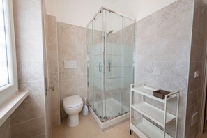 Shower, hair dryer, bidet, towels - Casa Rosa Beige e Blu (Rome)
