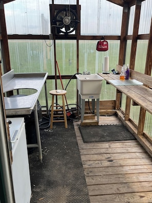 Dining - Premier lodging at Reelfoot lake , First class upgrade! (Hornbeak)