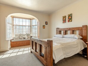 6 bedrooms, free WiFi, bed sheets