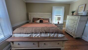 Antique Room | Egyptian cotton sheets, premium bedding, down comforters